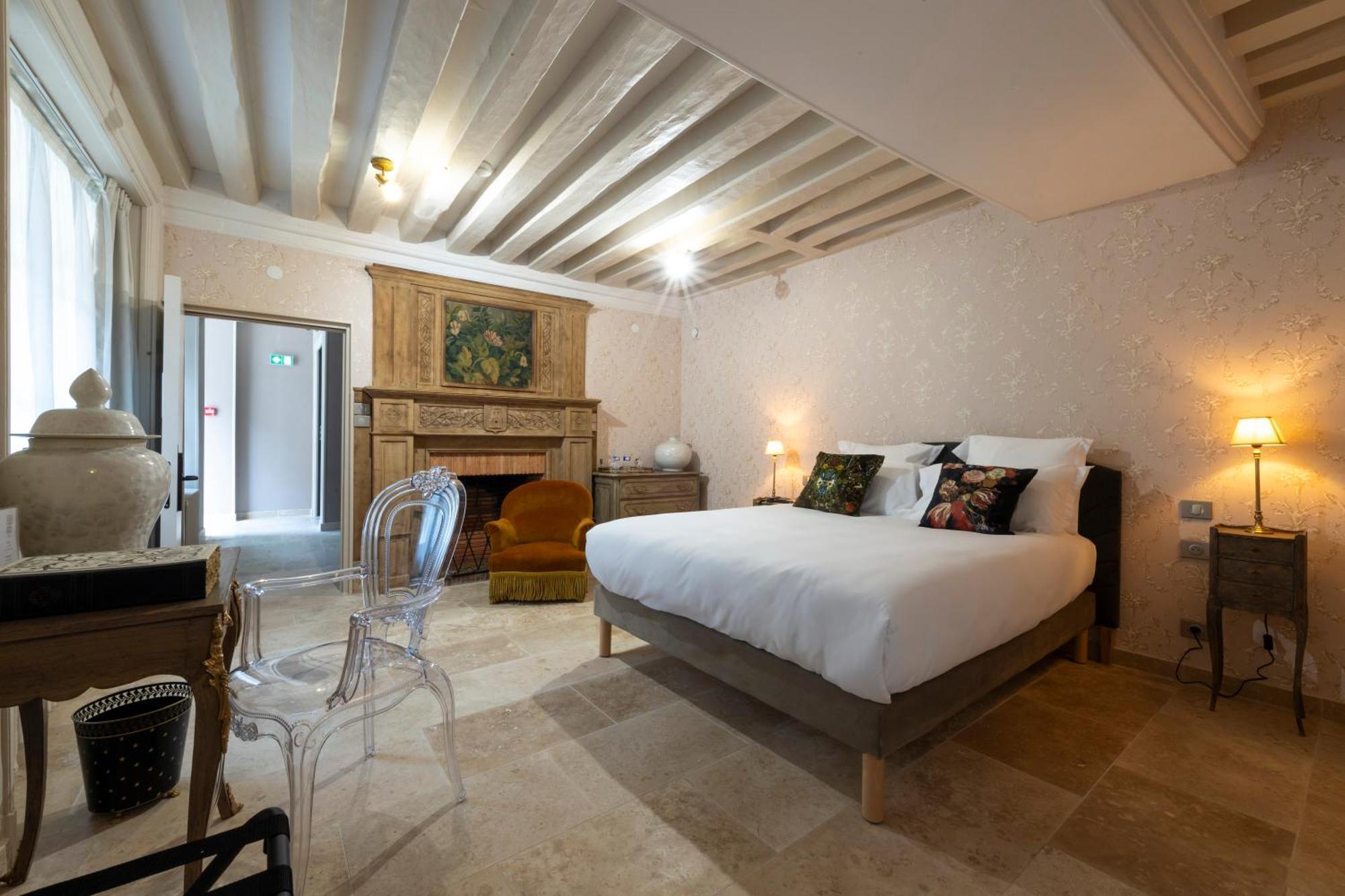 Hotel De La Poste أفالو المظهر الخارجي الصورة