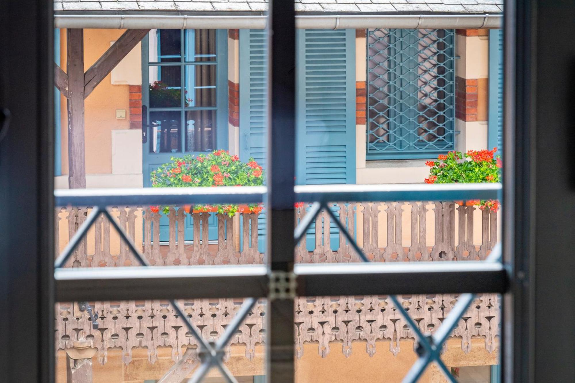 Hotel De La Poste أفالو المظهر الخارجي الصورة