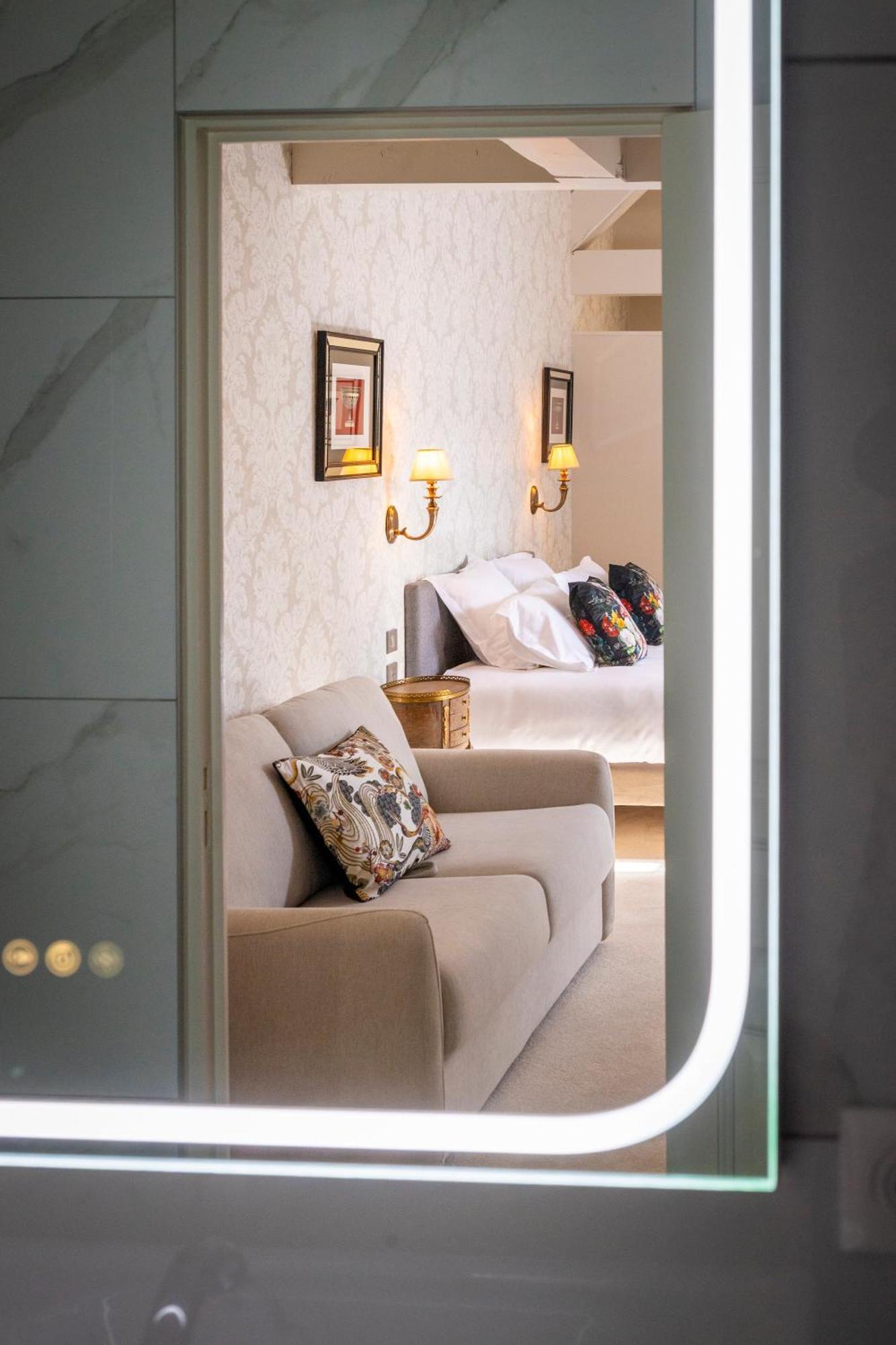 Hotel De La Poste أفالو المظهر الخارجي الصورة