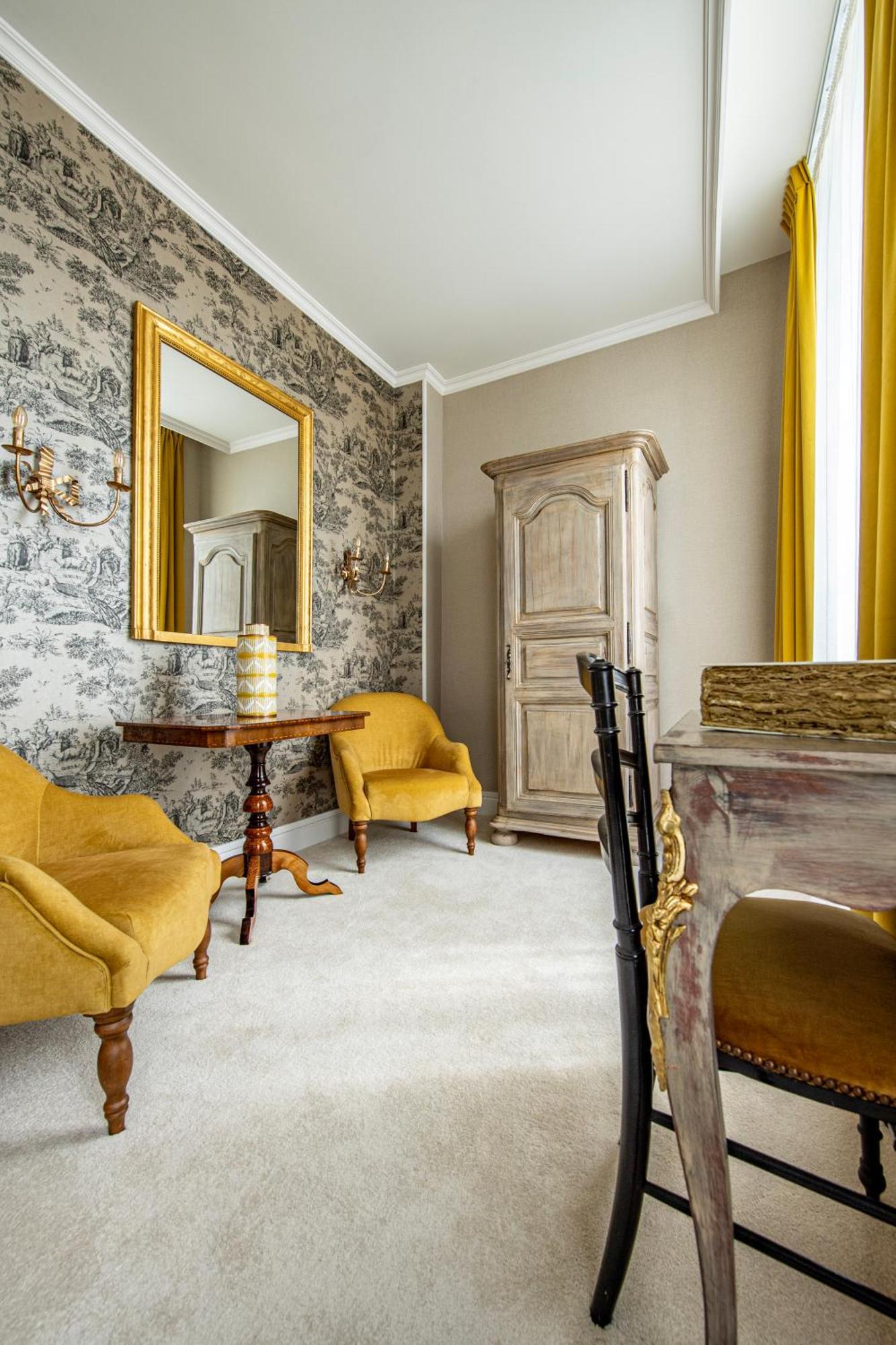 Hotel De La Poste أفالو المظهر الخارجي الصورة