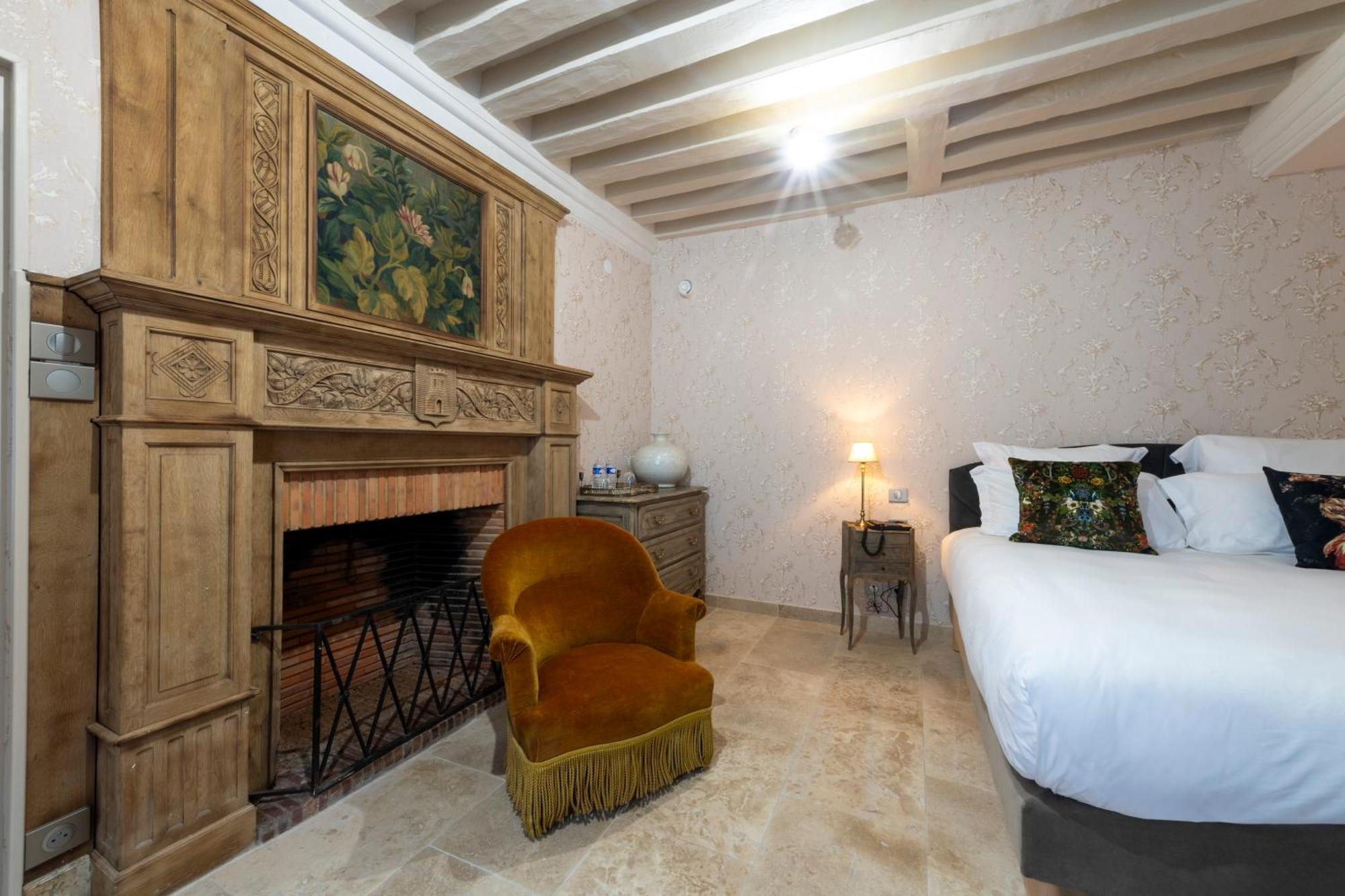 Hotel De La Poste أفالو المظهر الخارجي الصورة